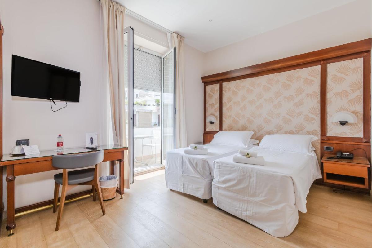 Hotel Rooms Alassio - Housity