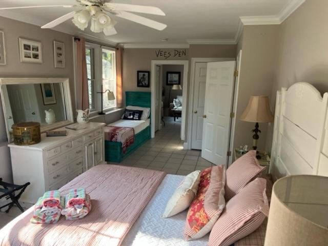 Josephine's on the Bay Bed and Breakfast - Housity