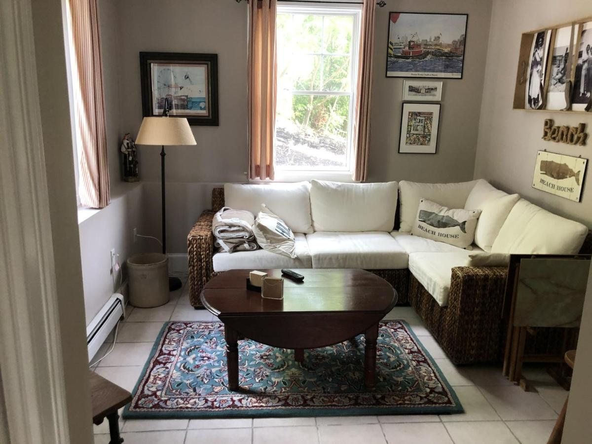 Josephine's on the Bay Bed and Breakfast - Housity