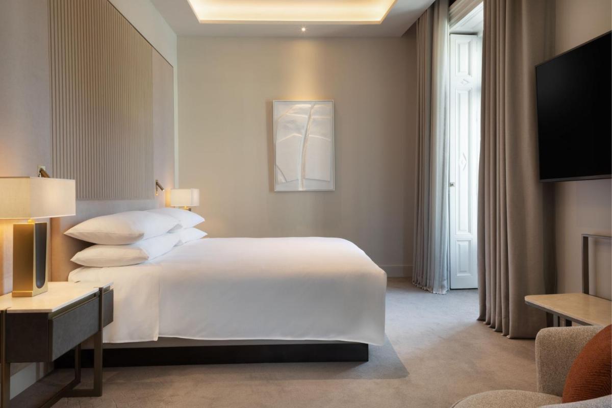 Cama o camas de una habitación en JW Marriott Hotel Madrid