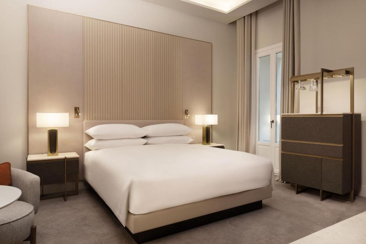Cama o camas de una habitación en JW Marriott Hotel Madrid