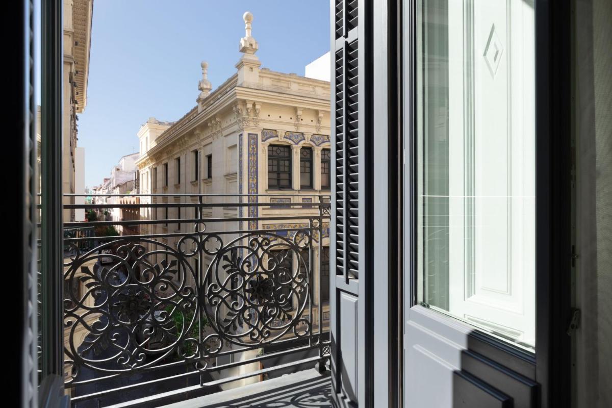 Un balcón o terraza de JW Marriott Hotel Madrid