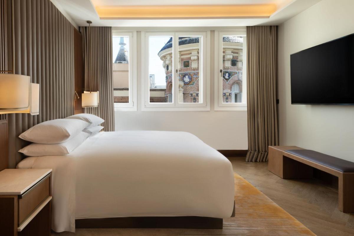 Cama o camas de una habitación en JW Marriott Hotel Madrid