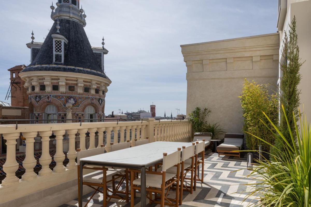 Un balcón o terraza de JW Marriott Hotel Madrid