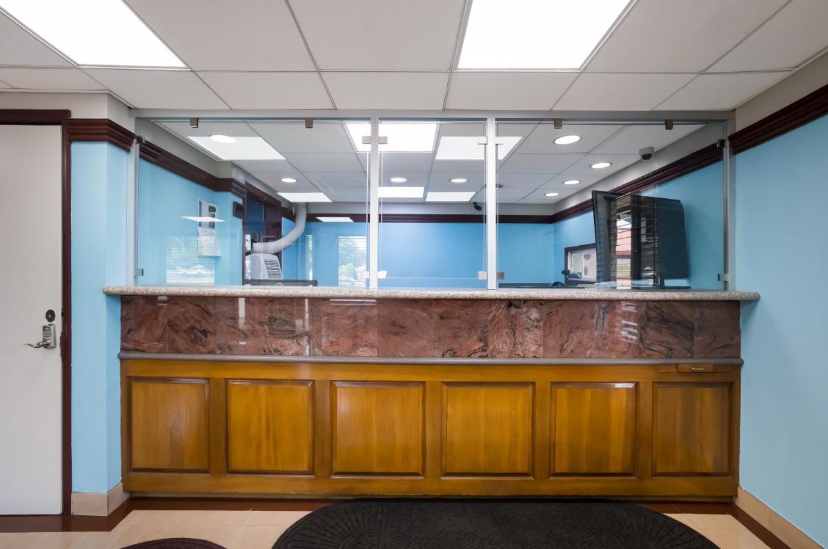 Econo Lodge Allentown North - Housity