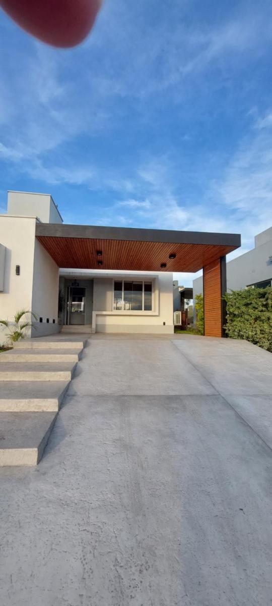 Casa en Barrio Cerrado zona exclusiva de Tucumán con 2 Dorm - Housity