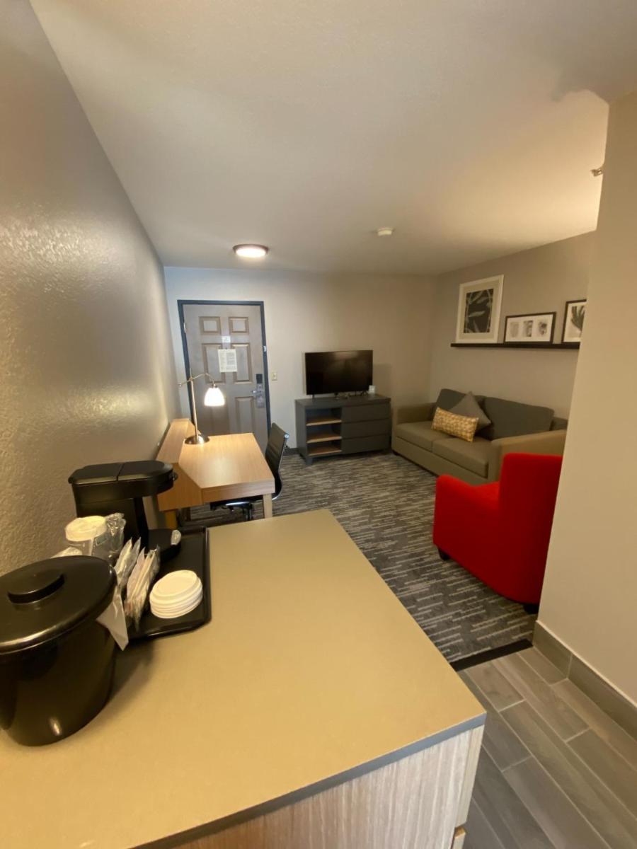 Country Inn & Suites by Radisson, Champaign North, IL - Housity