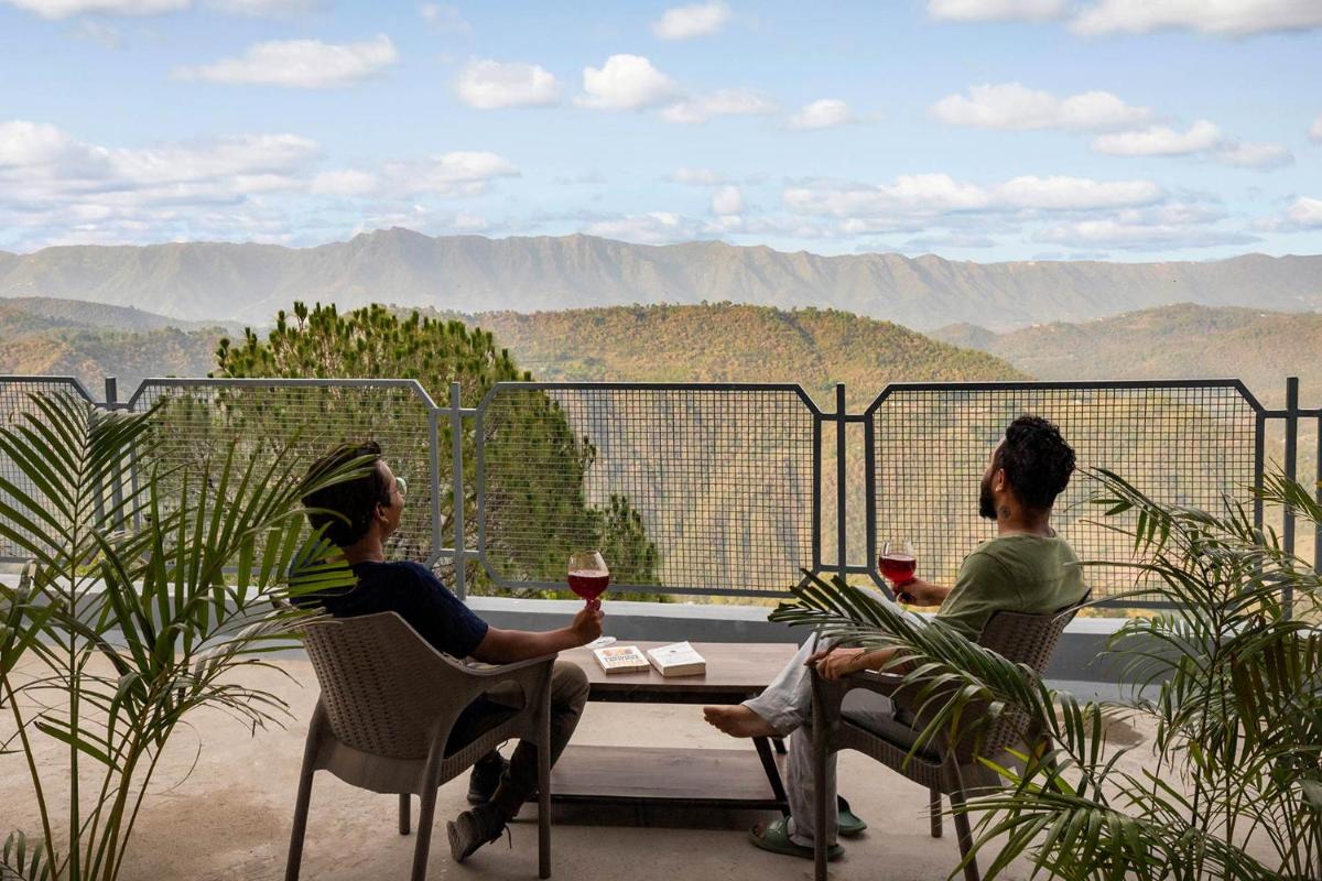 StayVista's L Amore - Hillside Retreat with Mountain & Valley View, Lawn & Indoor-Outdoor Games - Housity