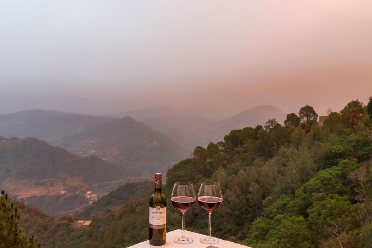 StayVista's L Amore - Hillside Retreat with Mountain & Valley View, Lawn & Indoor-Outdoor Games - Housity