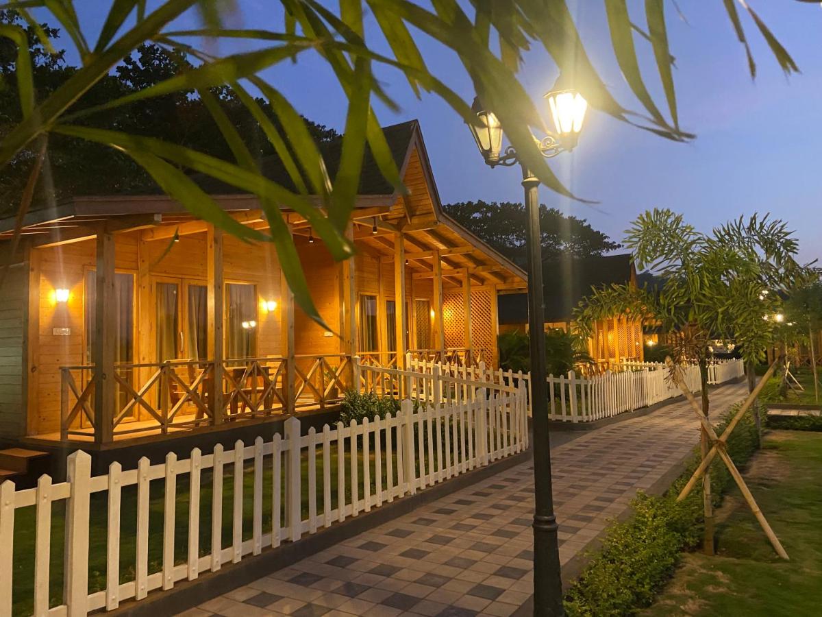 Villament Zinc Journey By The Fern, Karjat - Hizvo