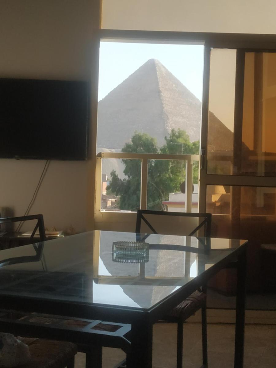 11 Pyramids Veiw - Housity