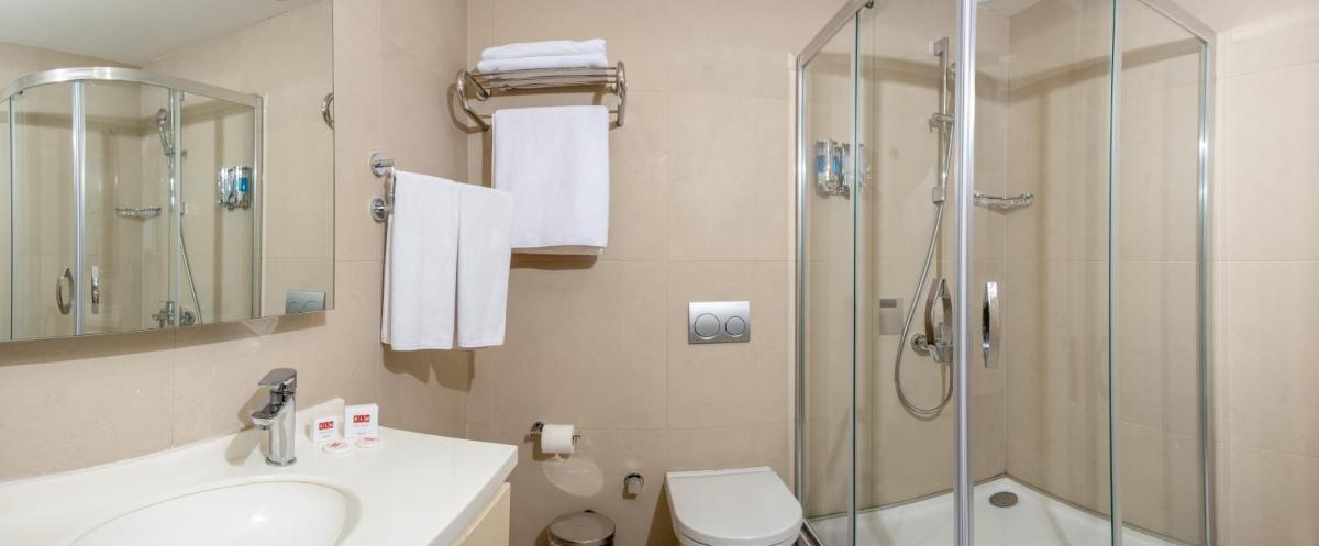 Elm Suite Hotel - Housity