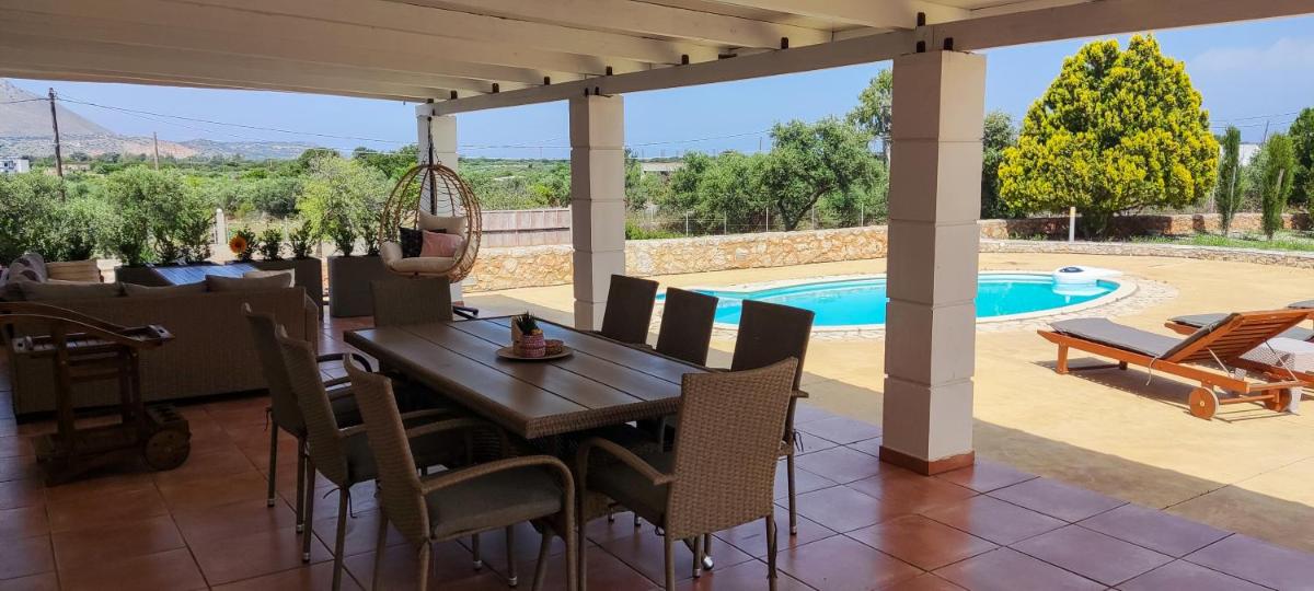Grey Haven Luxury Villa - Housity