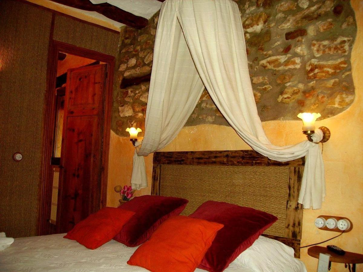 Cama o camas de una habitación en Les Vinyes Alojamiento Rural Boutique & SPA