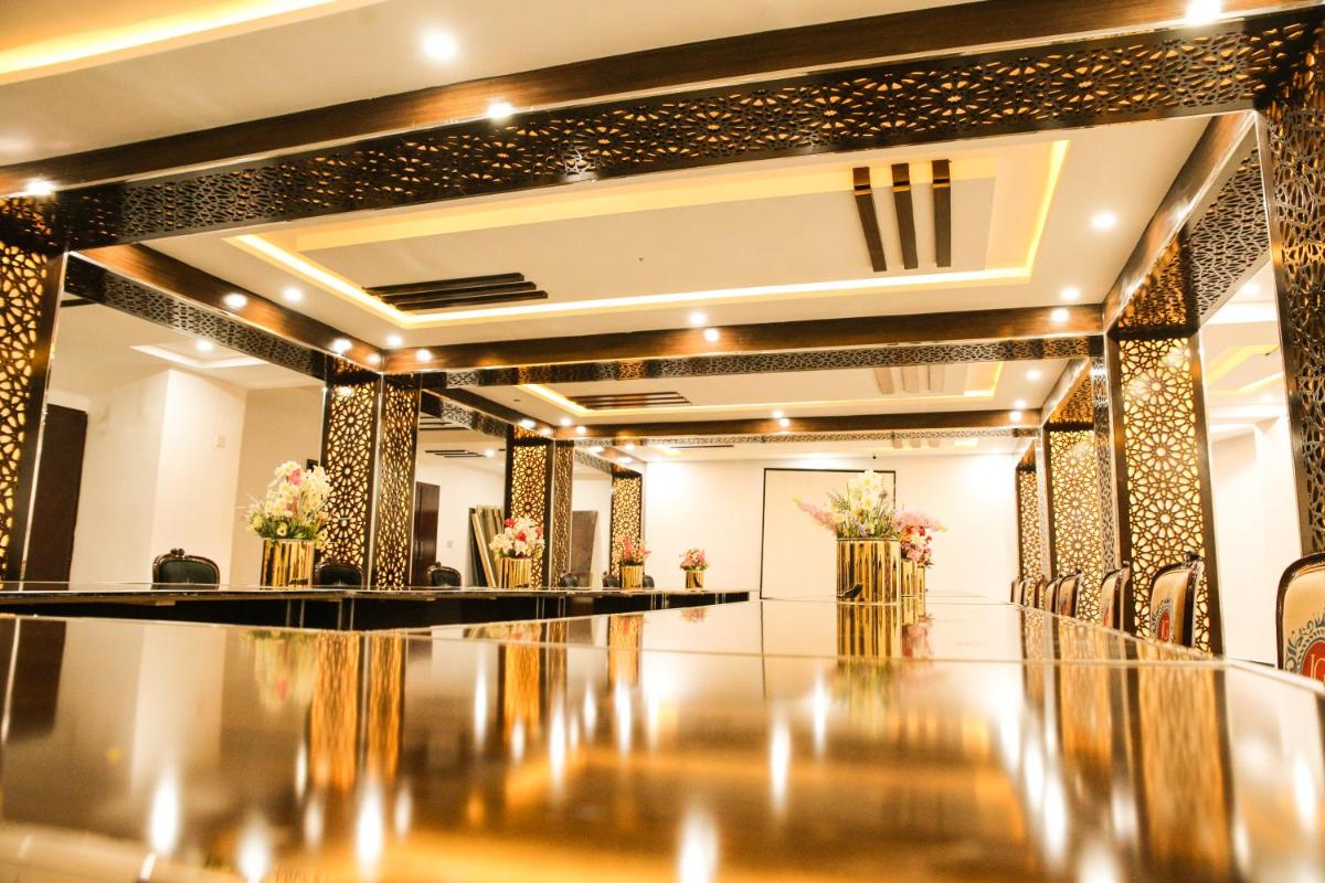 Jovial Gold Naran - Housity