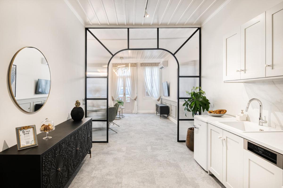 Mavrogenous Luxury Apartments - Housity