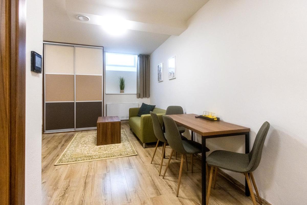 Old Town Hall - Stará radnice - Ratusz Staromiejski - Housity