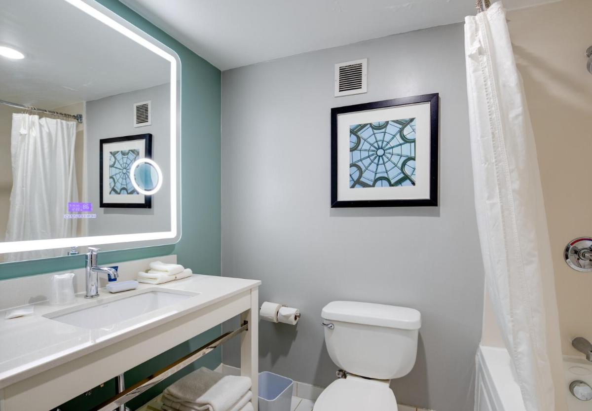 Four Points by Sheraton York - Housity