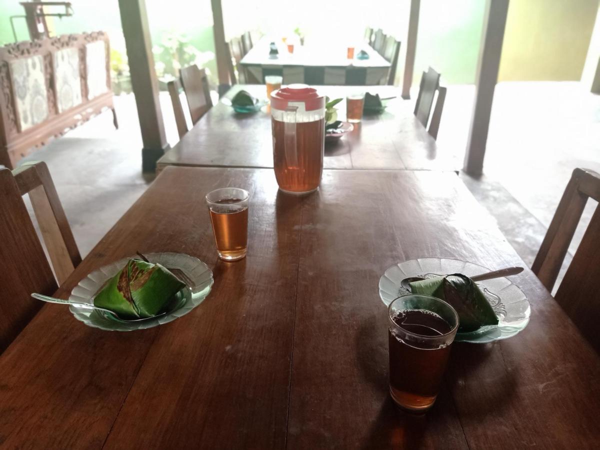 Pendopo Kayuwanan Homestay Syariah - Housity