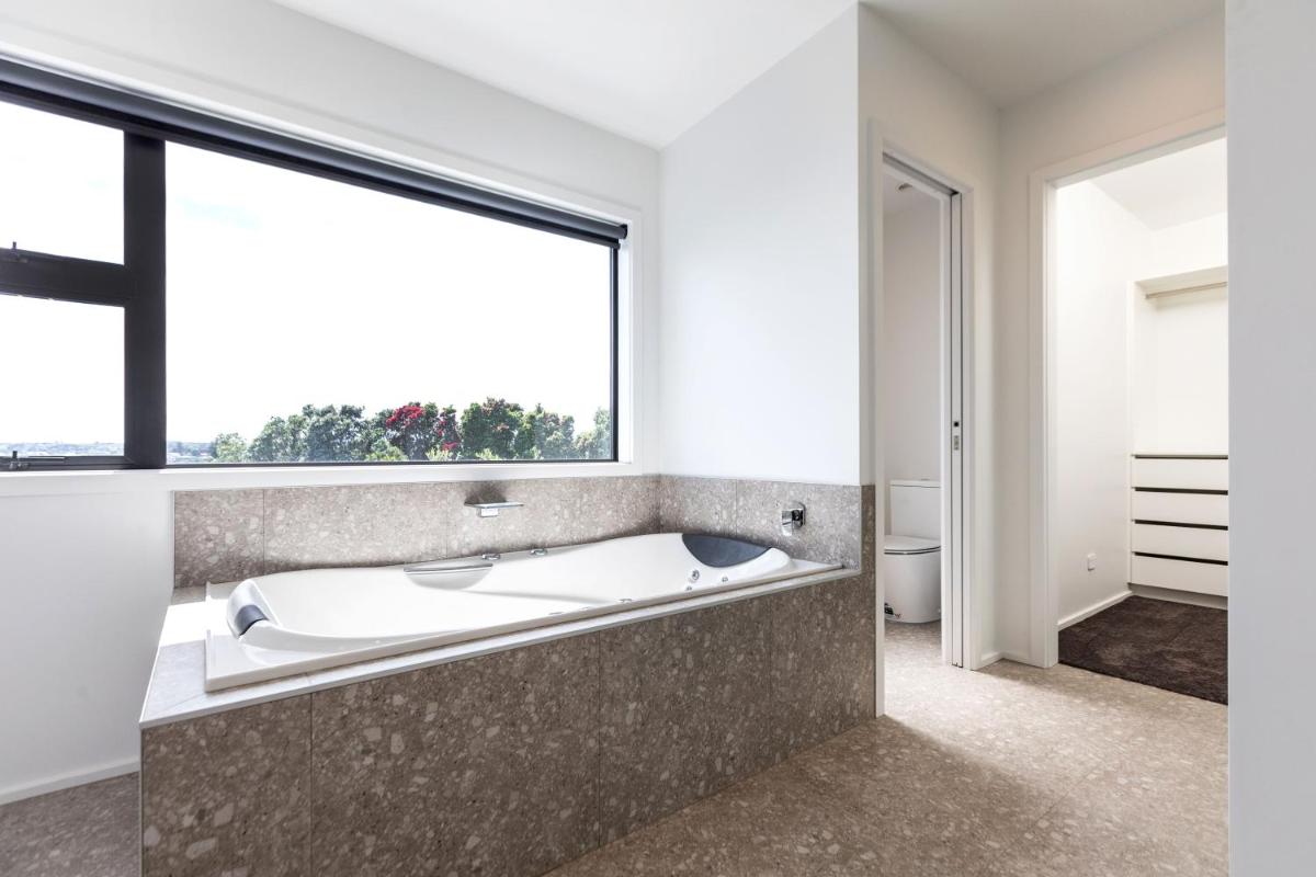 Oakura Beach Front Apartments - Housity