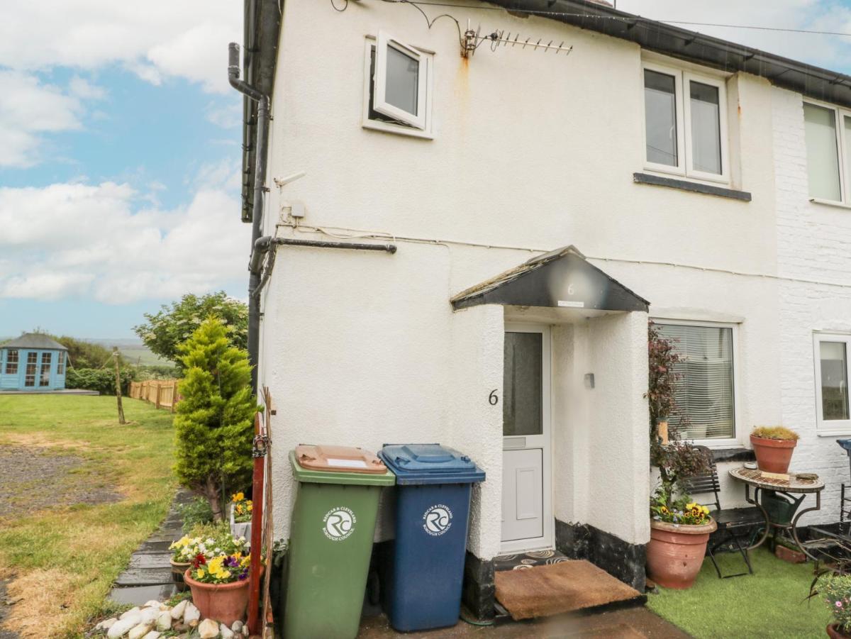 Cliff Top Cottage - Housity
