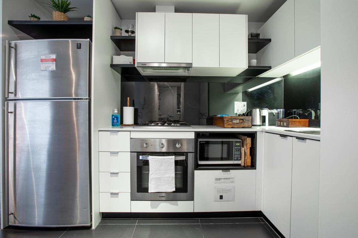Suitetrails - ‘Sunrise on Aura’ Apartment with stunning views.