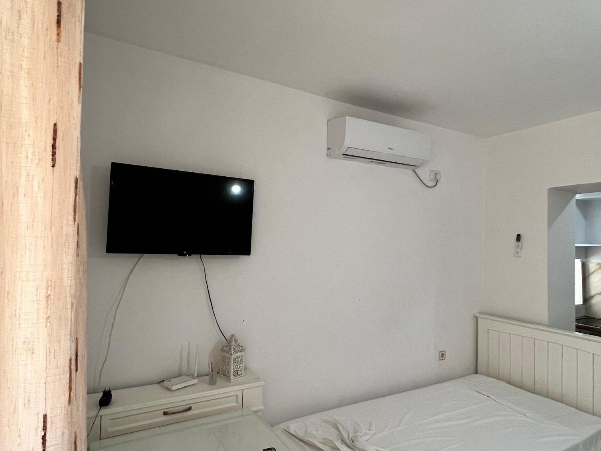 88 Apartment Himare - Housity