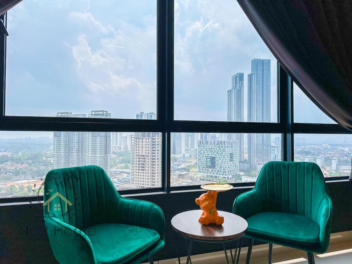 Suitetrails - Twin Tower Residence by Nest Home【5 mins walk to CIQ】