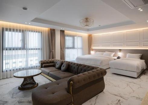 Gunsan Stay Tourist Hotel - Housity