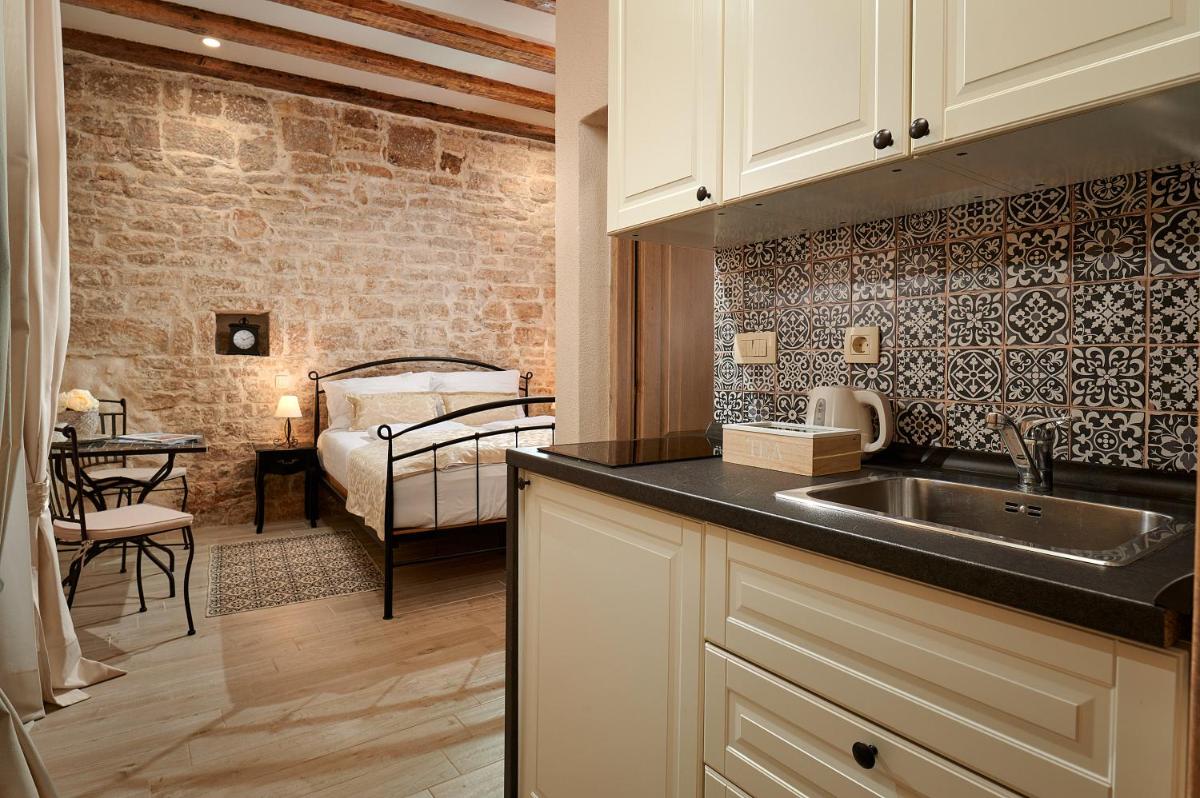 Rustic Apartments Sv Frane in the old town - Housity