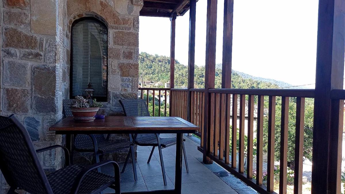 Venetia's Stone House - Housity