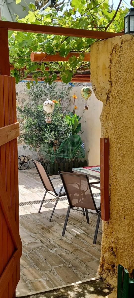 Eftychia's house in the beautiful village Vryses. - Housity