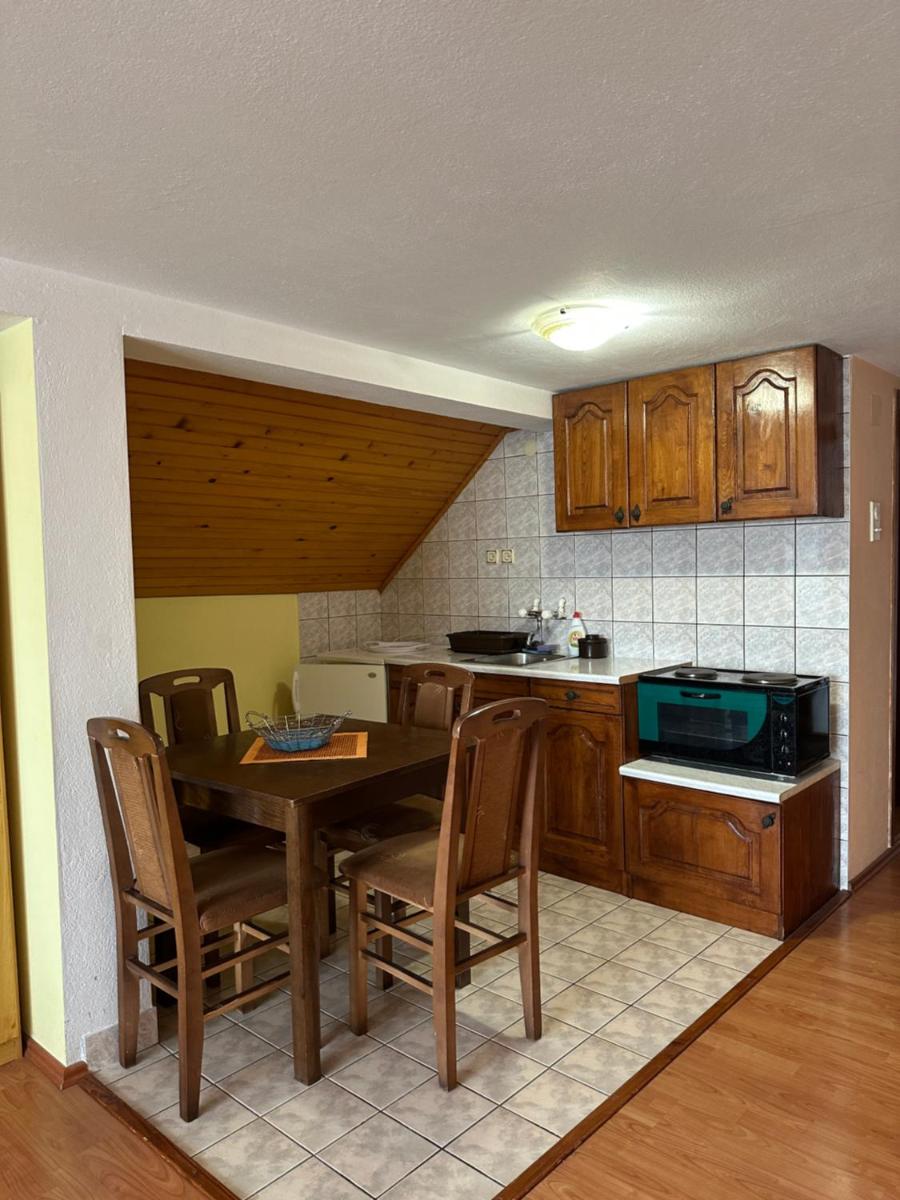 Apartments Božinović - Housity