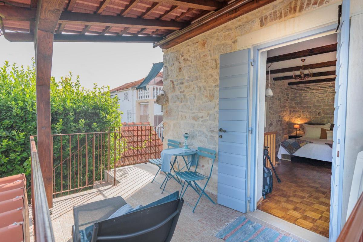 Traditional holiday house by the sea - Housity