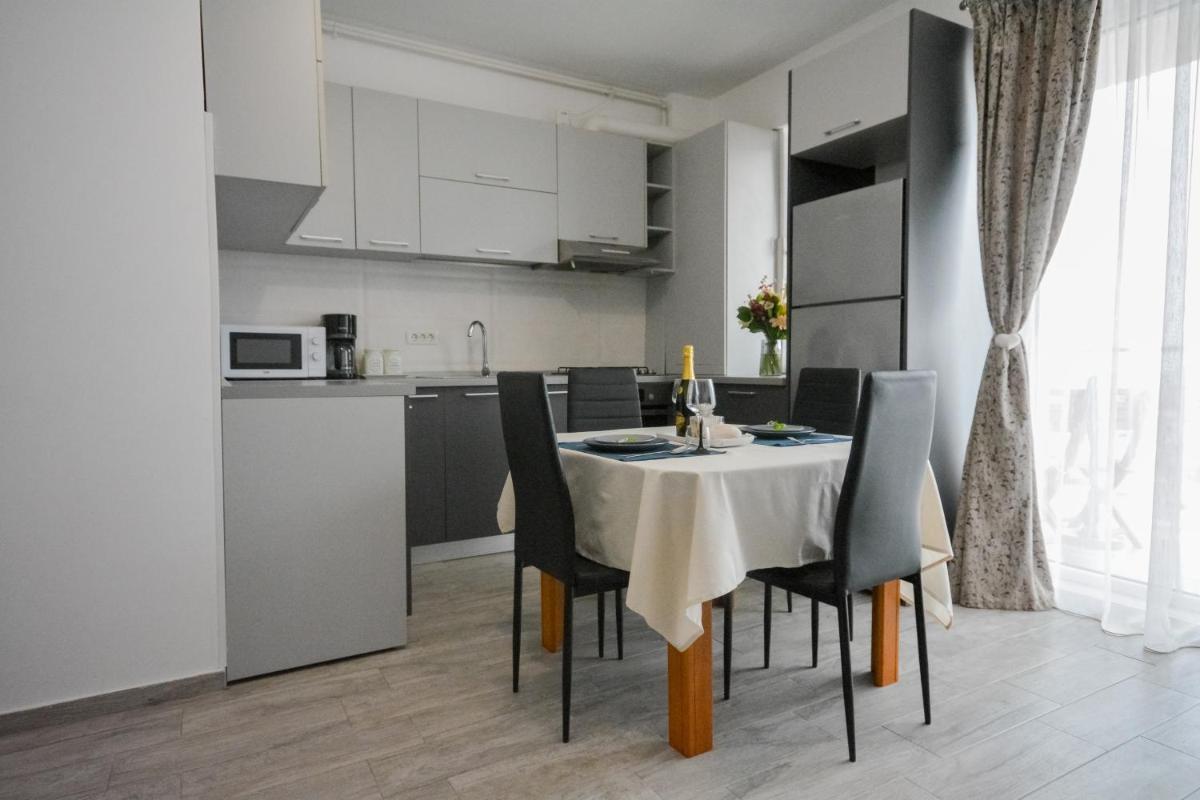 Sea View Apartment - Housity