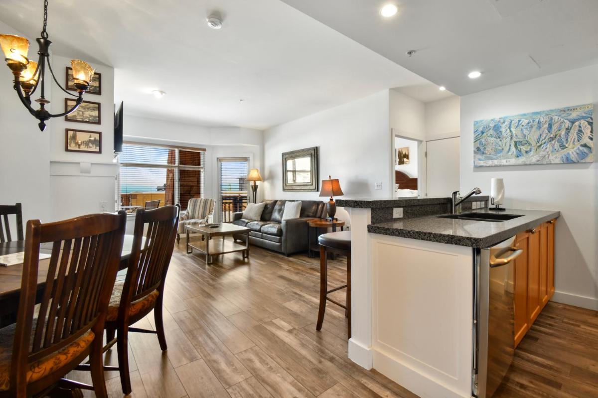 Sundial Lodge Superior 1 Bedroom by Canyons Village Rentals - Housity