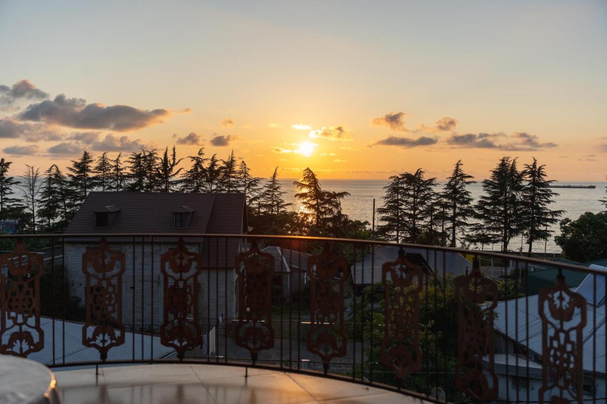 Batumi Homestay at Tamar Mephe Avenue - Housity