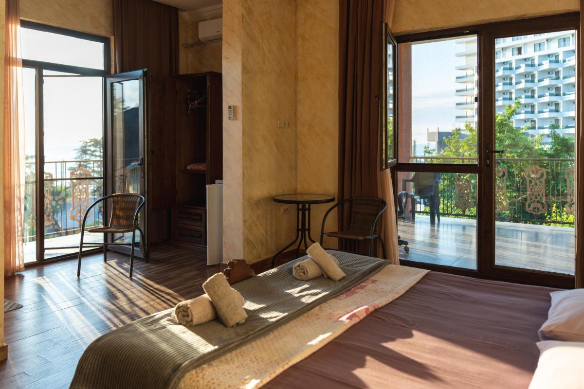 Batumi Homestay at Tamar Mephe Avenue - Housity