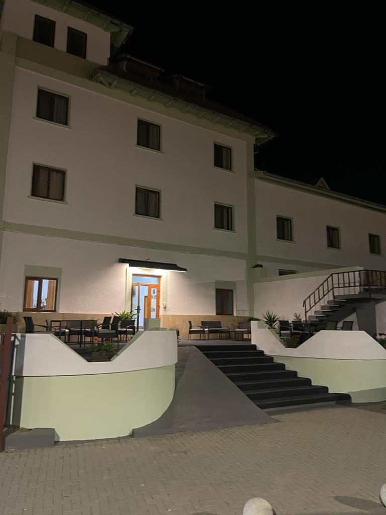 Hotel Oltenia - Housity