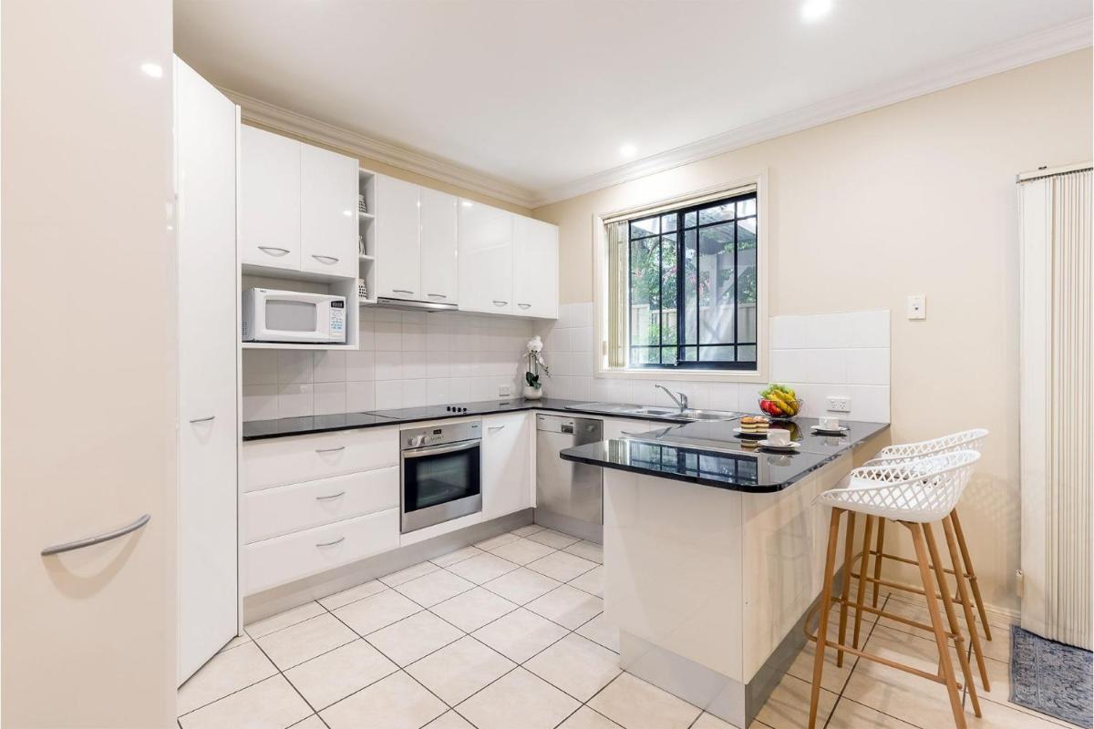2 11a Christmas Bush Avenue - fantastic pet friendly townhouse close to Dutchies Beach with Wi-Fi and Air Con - Housity