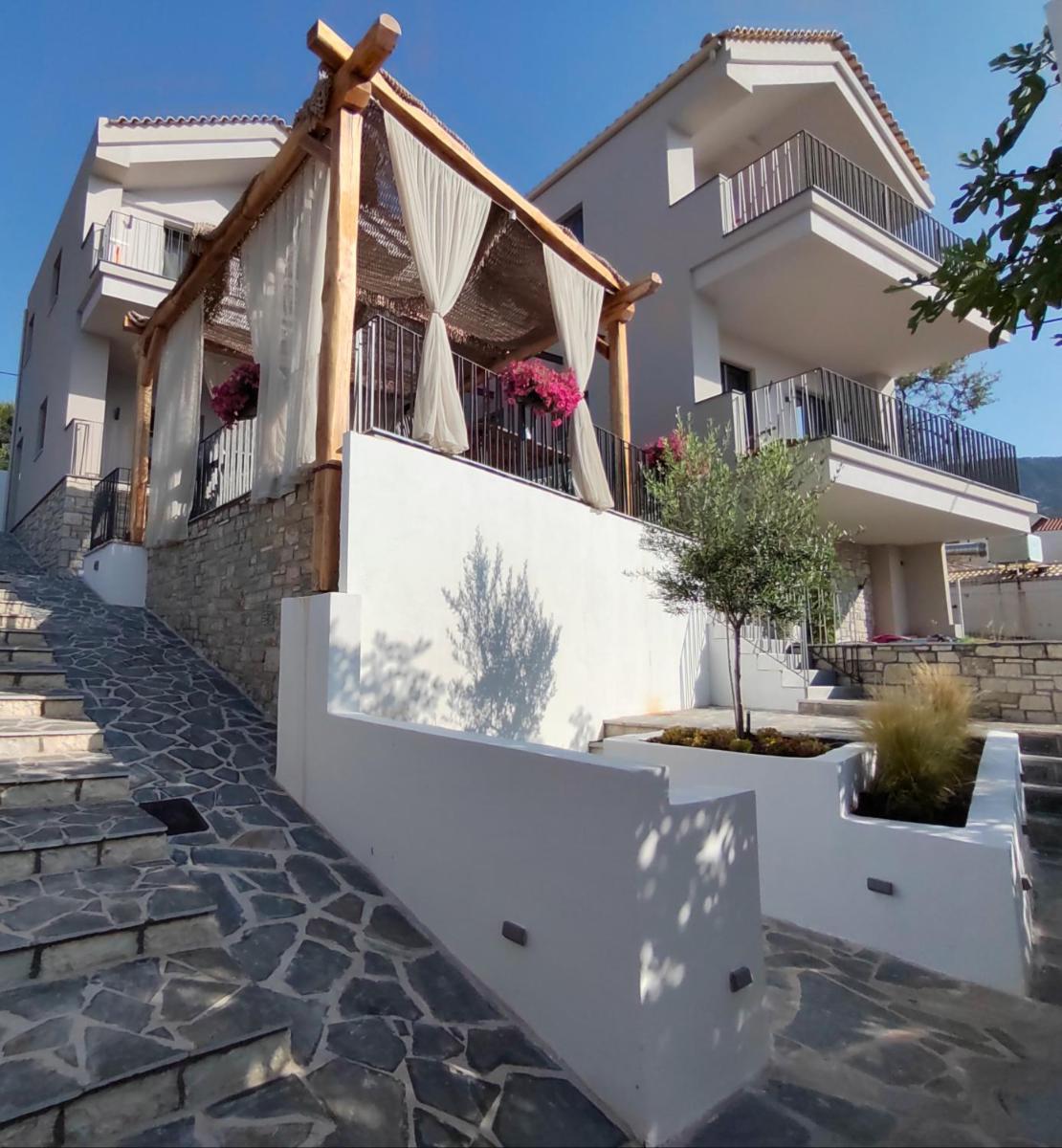 Trizonia Mare Suites - Housity