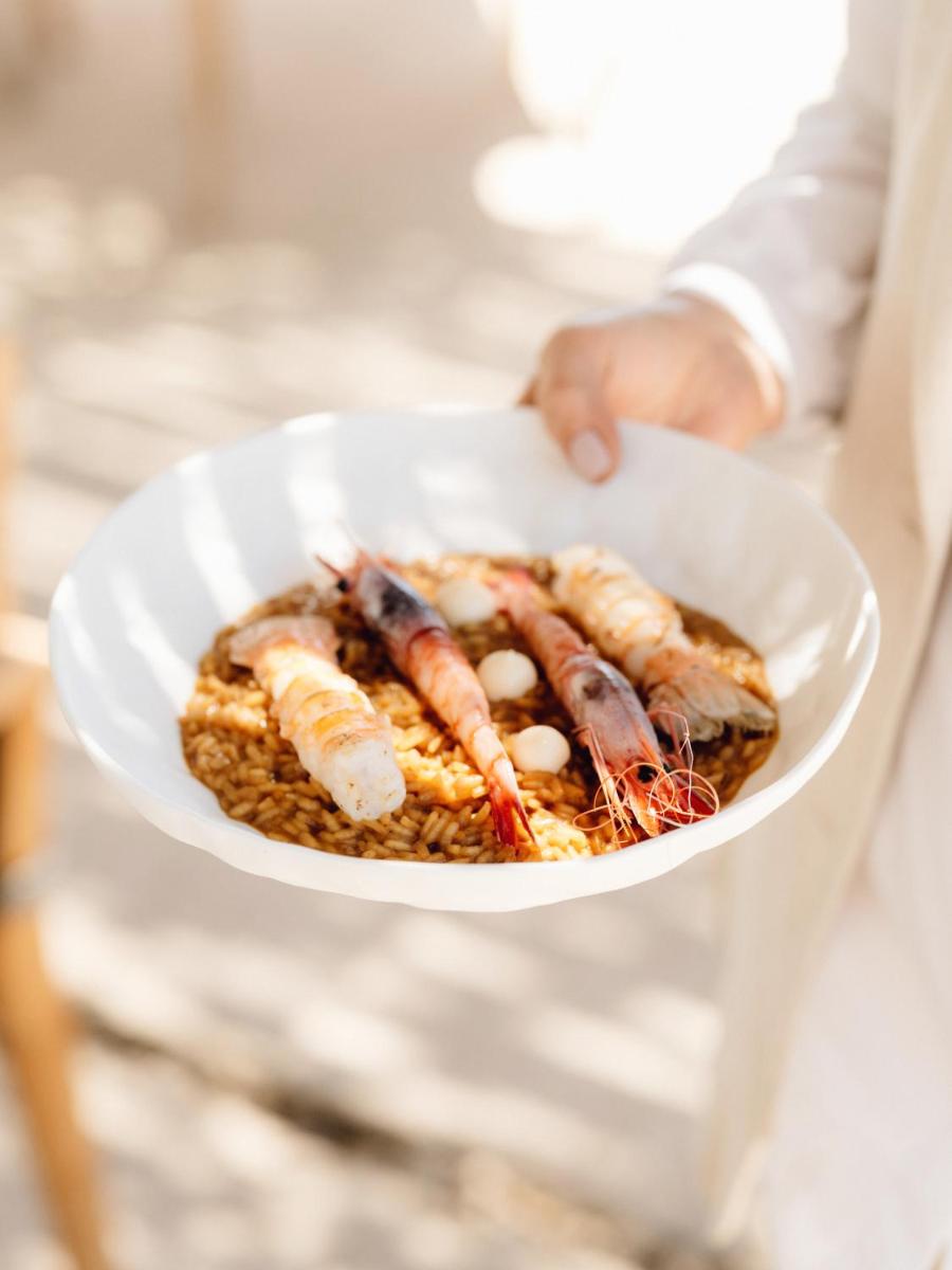 Comida en o cerca de este hotel