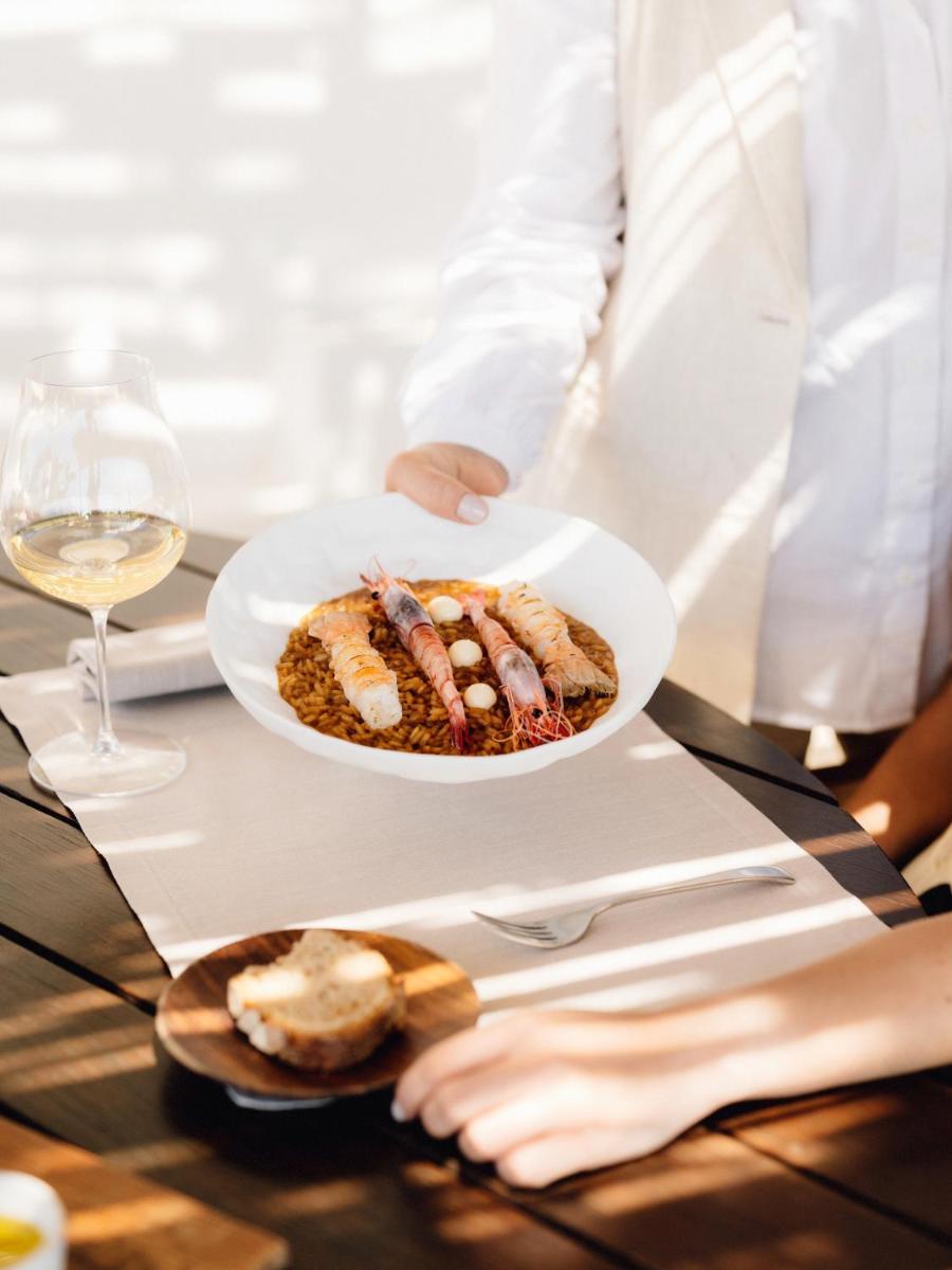 Comida en o cerca de este hotel