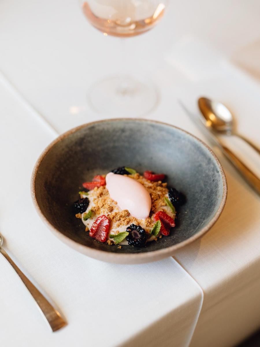 Comida en o cerca de este hotel