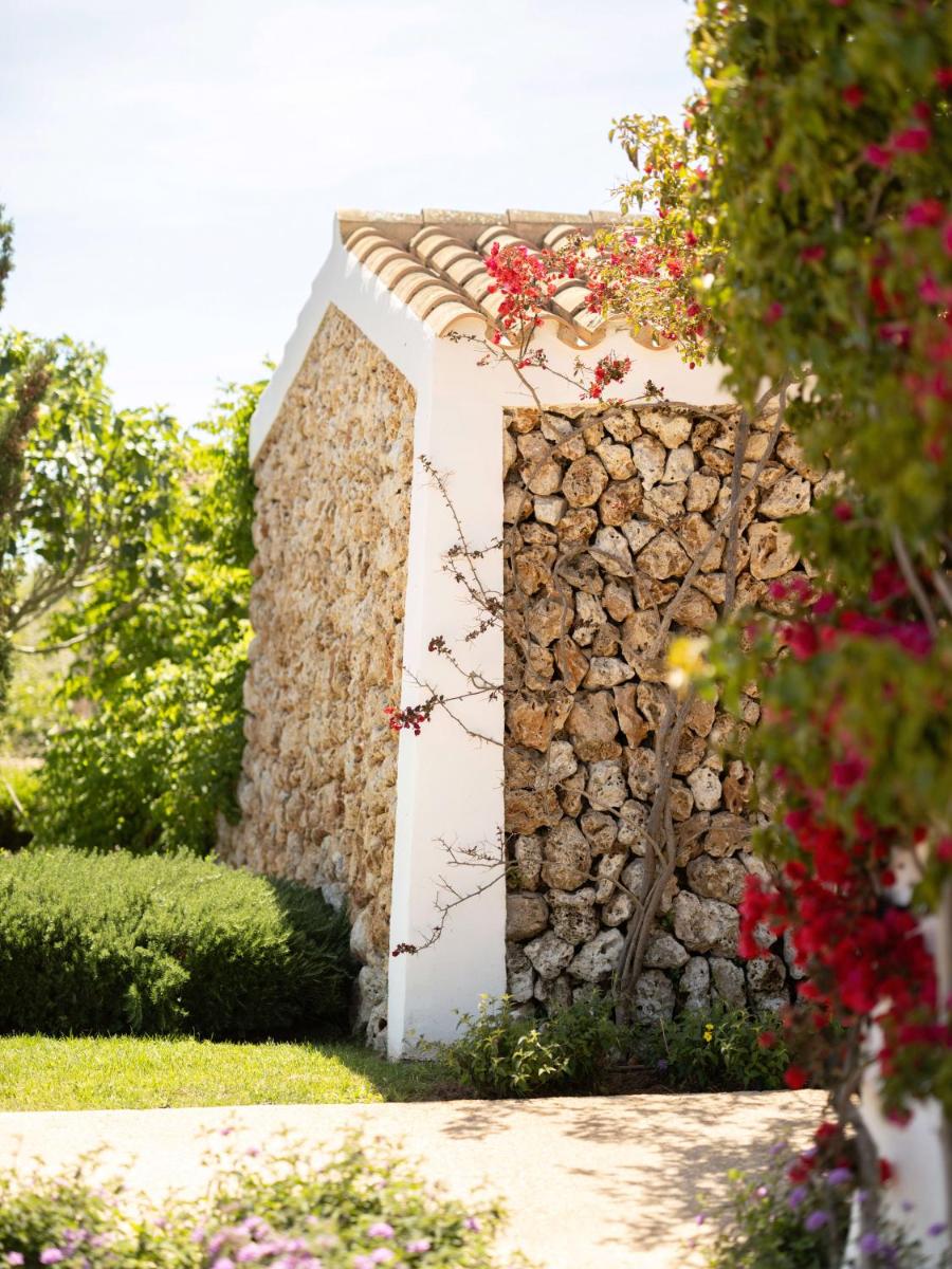 Jardín al aire libre en Torralbenc, a Small Luxury Hotel of the World