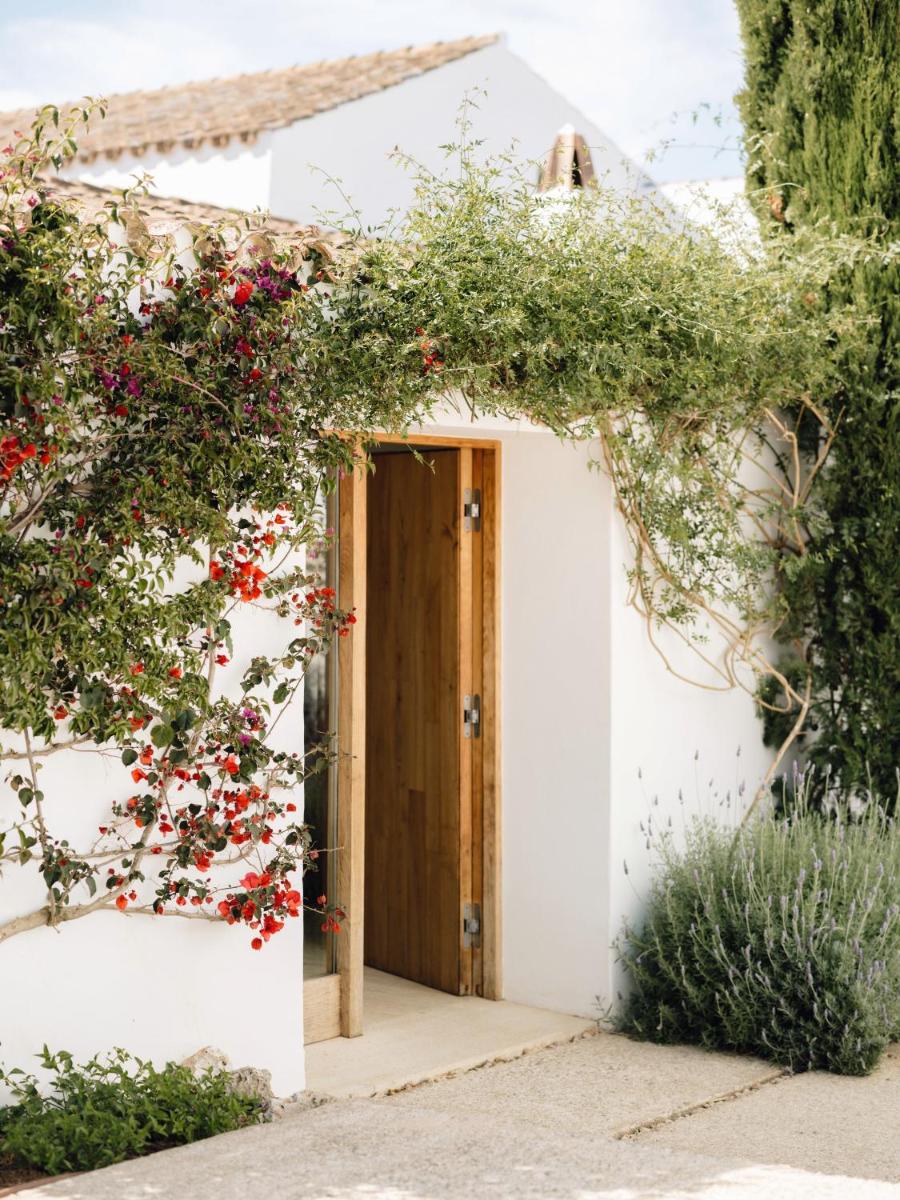 Jardín al aire libre en Torralbenc, a Small Luxury Hotel of the World