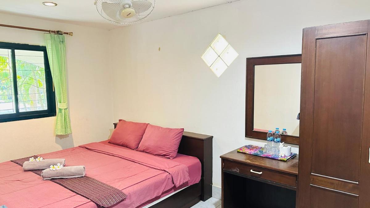 Lanta School Beach House - Housity