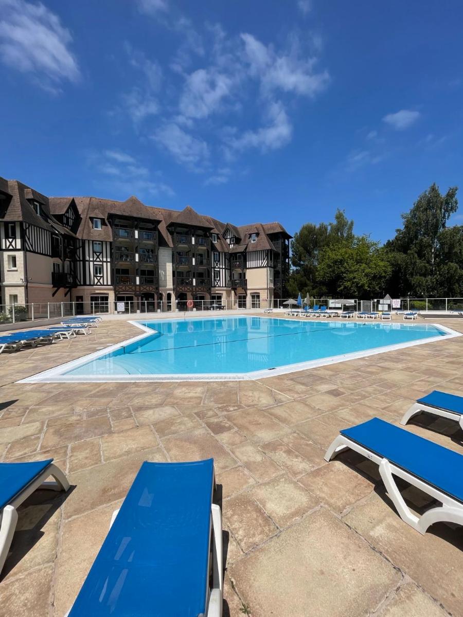 Appartement Design 4 personnes Deauville , parking,piscine privée - Housity
