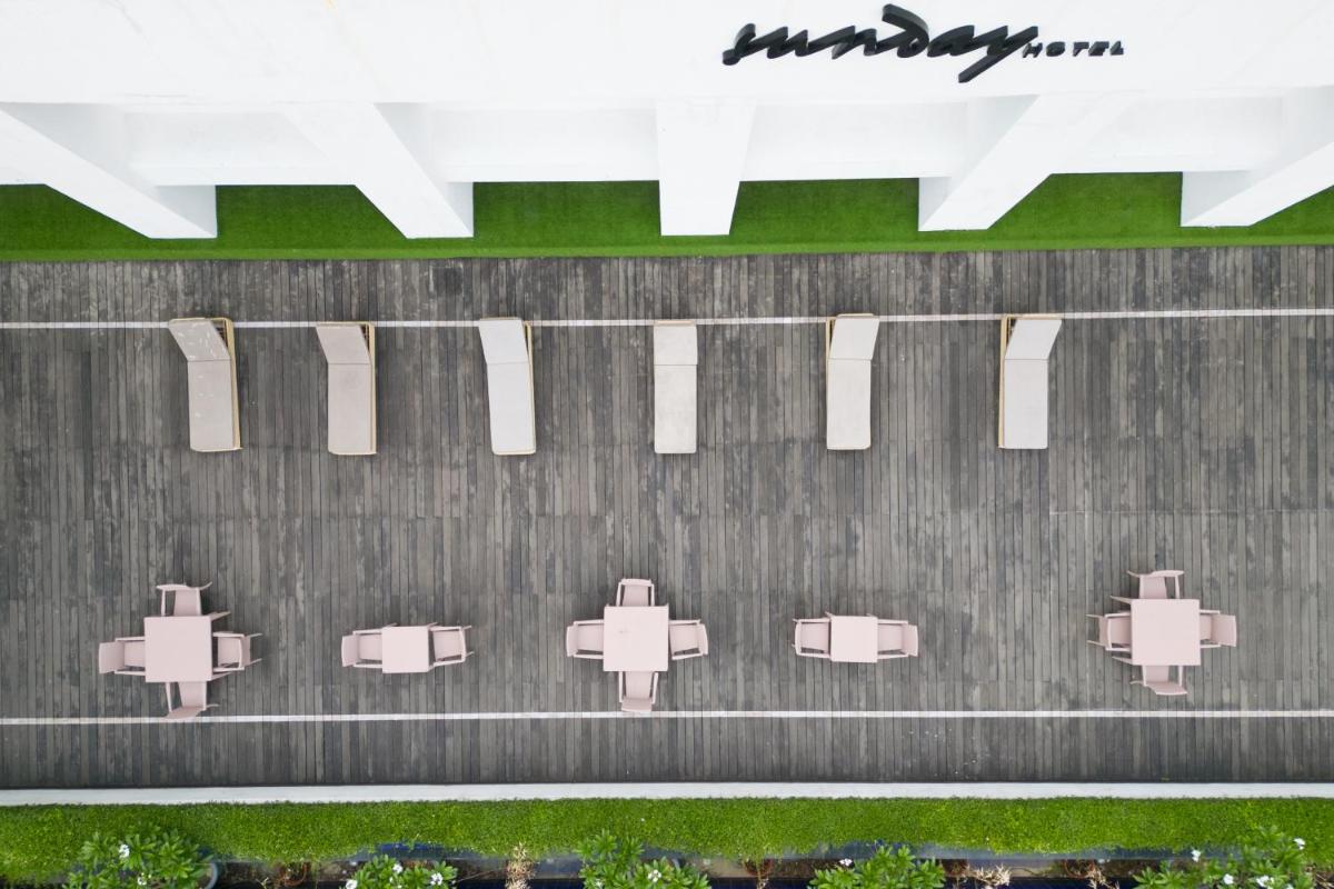 an overhead view of tables and chairs on a road at Sunday Hotel Jaipur in Jaipur