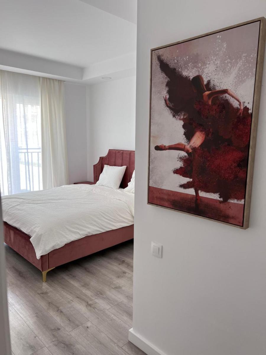 Cosmopolis Bliss: Your Home Away from Home - Housity
